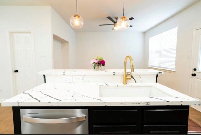 Building Photo - 14413 Rosehedge Ct