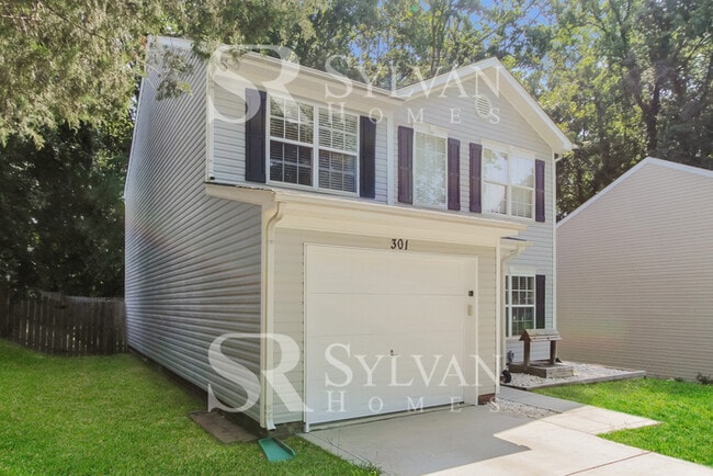 Building Photo - Spacious 3BR Home with Garage!