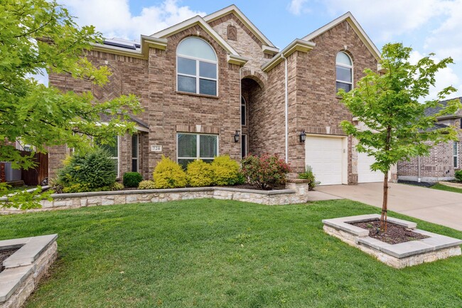 Building Photo - Luxurious in Little Elm