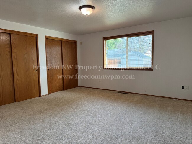 Building Photo - 6150 E Sarazen St SE