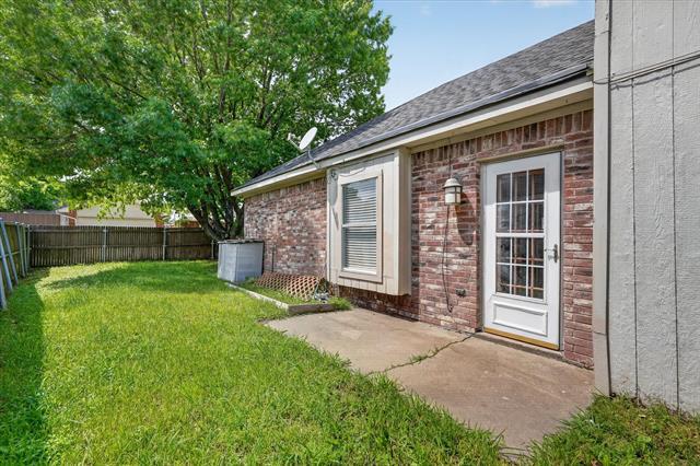 Building Photo - 505 Picketts Dr