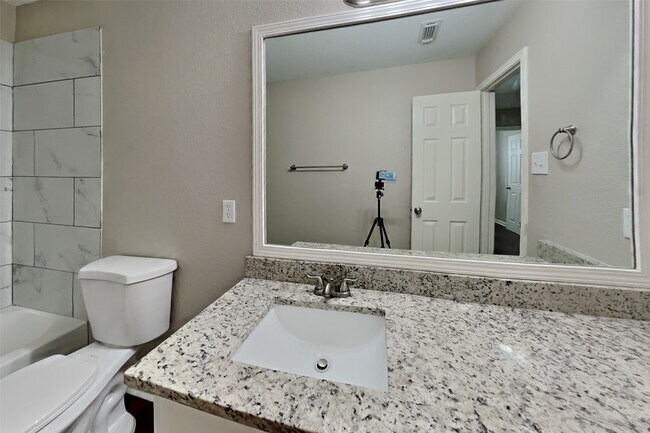 Building Photo - 6439 Lily Hollow Ct