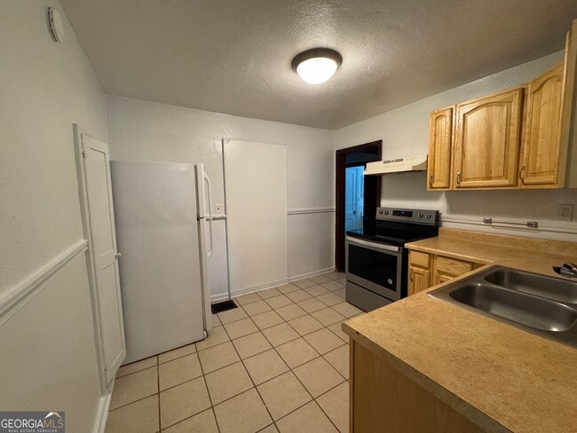 Building Photo - 1980 S Lumpkin St