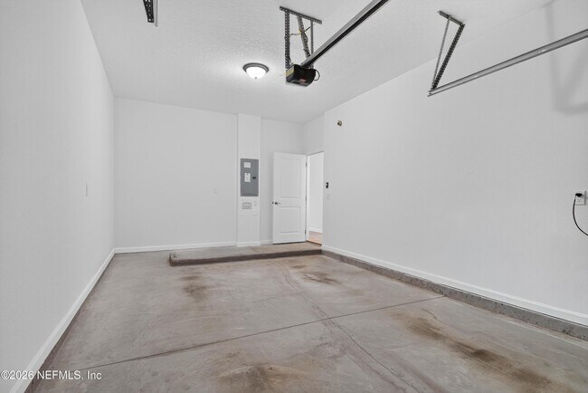 Building Photo - 39 Mellowood Ln