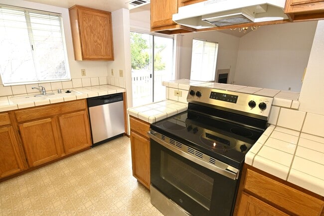 Building Photo - 1032 Summerplace Dr