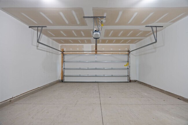 Building Photo - 629 Longstanton Ave