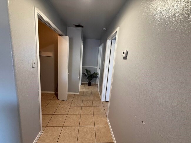 Building Photo - 311 Soria Dr