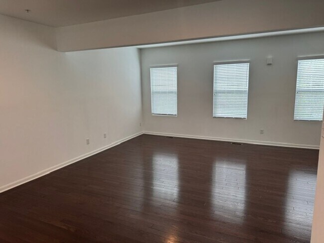 Building Photo - 3 bedroom/2 Bath Townhome Warrendale, PA