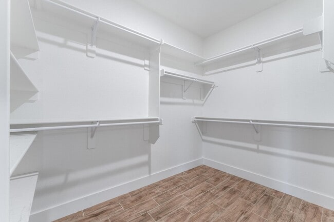 Building Photo - Welcome to this stunning 3-bedroom, 2-bathroom home that boasts a range of high-quality features ...