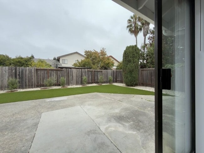 Building Photo - 204 Ashby Pl