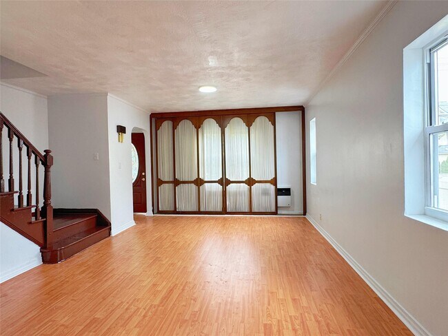 Primary Photo - 147-40 20th Rd