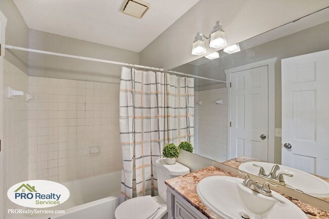 Building Photo - 2 Bedroom Townhome **1,000.00 Rent Credit with a May or June 2026 Move In**