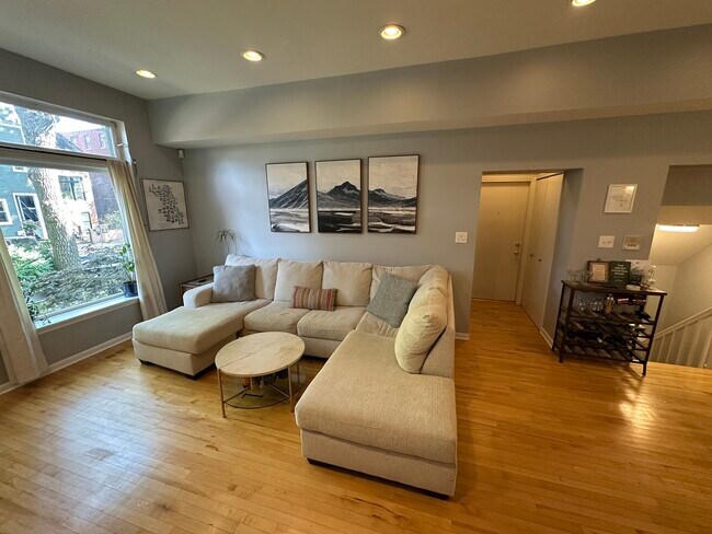 Building Photo - 957 W Montana St