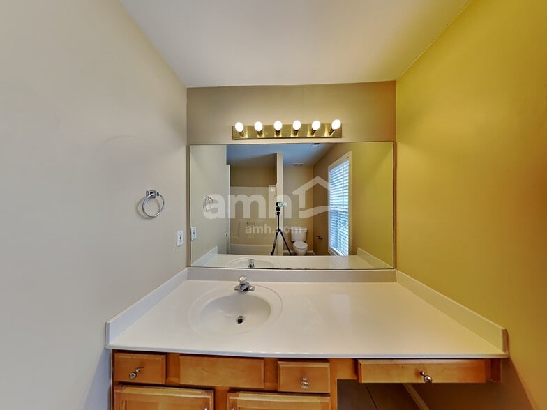 Building Photo - 169 Hunt Creek Dr