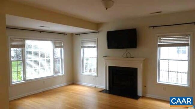 Building Photo - 140 Burnet St