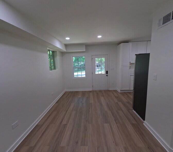 Building Photo - 2672 Suzanne Ln
