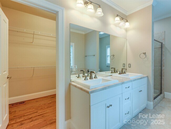 Building Photo - 620 Marsh Rd