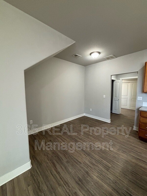 Building Photo - 6459 Orchard Park Dr