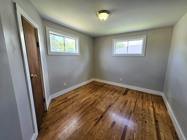 Building Photo - 2109 Anderson Ave
