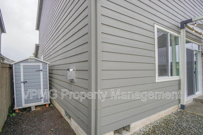 Building Photo - 8714 N 3rd Way