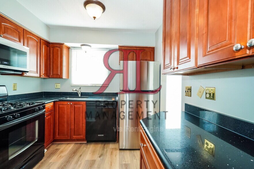 Building Photo - 119 Stornoway Dr E