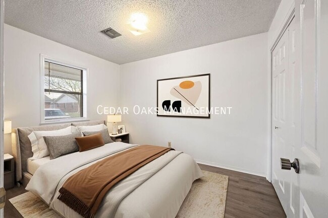 Building Photo - 801 N 17th Pl