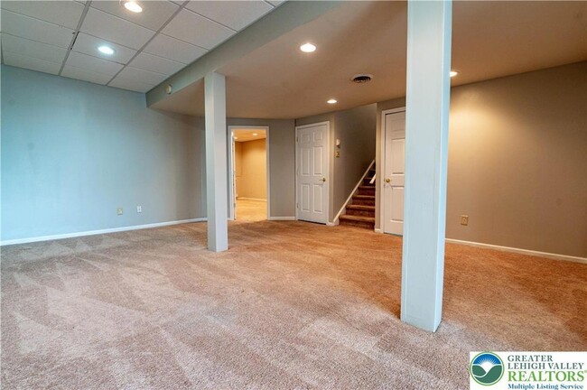 Building Photo - 11 Cobblestone Dr