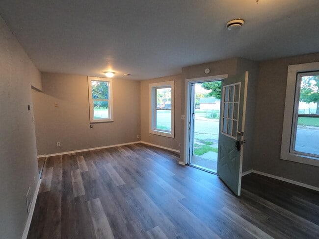 Building Photo - 307 E Telegraph St