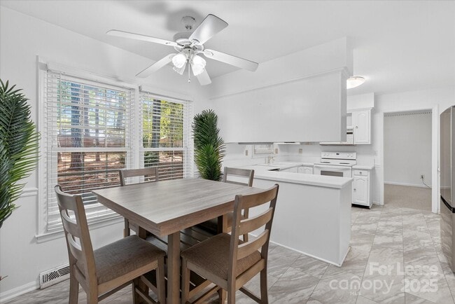 Building Photo - 10917 Blue Heron Dr