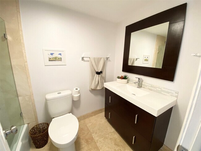 Building Photo - 3000 E Sunrise Blvd