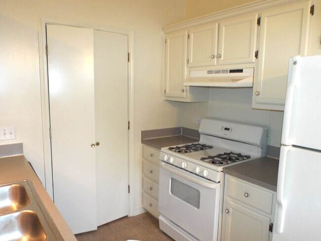 Building Photo - Spacious 2-Story Home with Fenced Yard and...