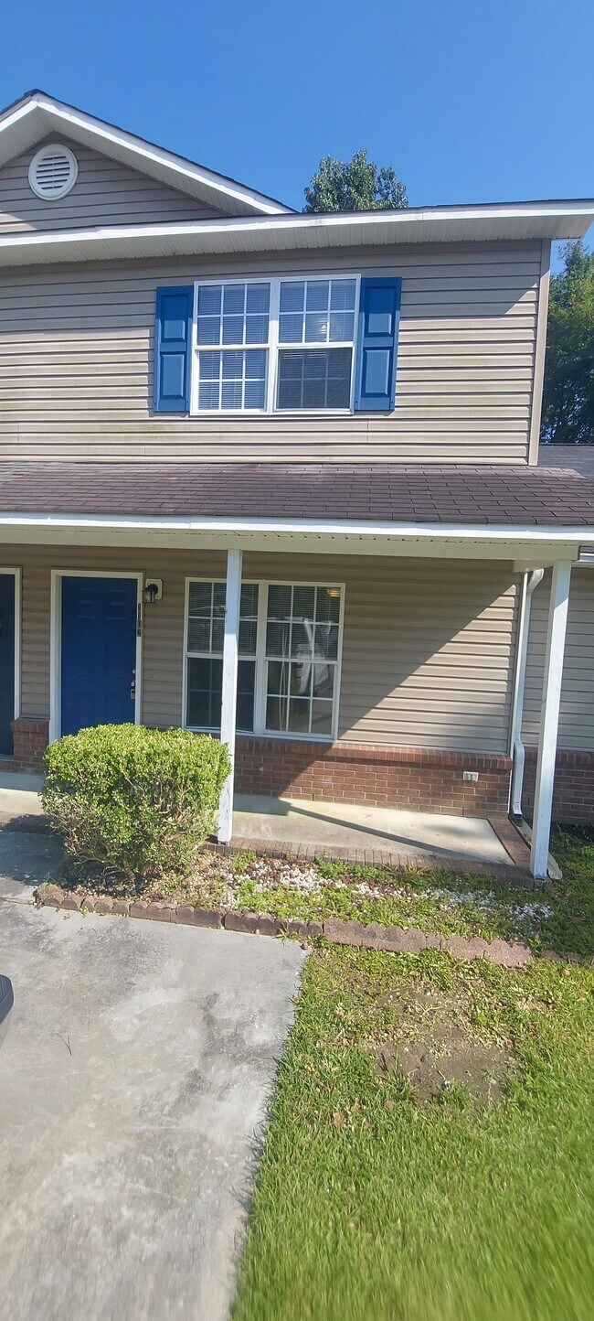 Front - 1102 Pueblo Dr