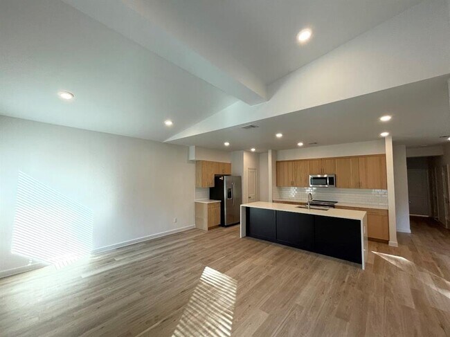 Building Photo - 2517 Appian Way