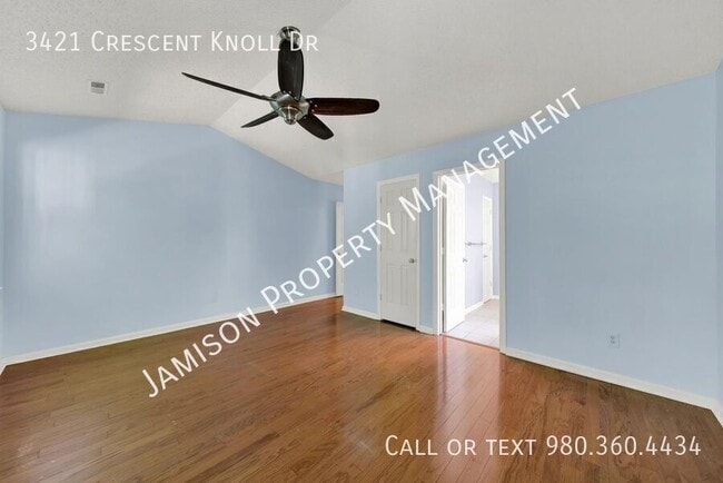 Building Photo - 3421 Crescent Knoll Dr