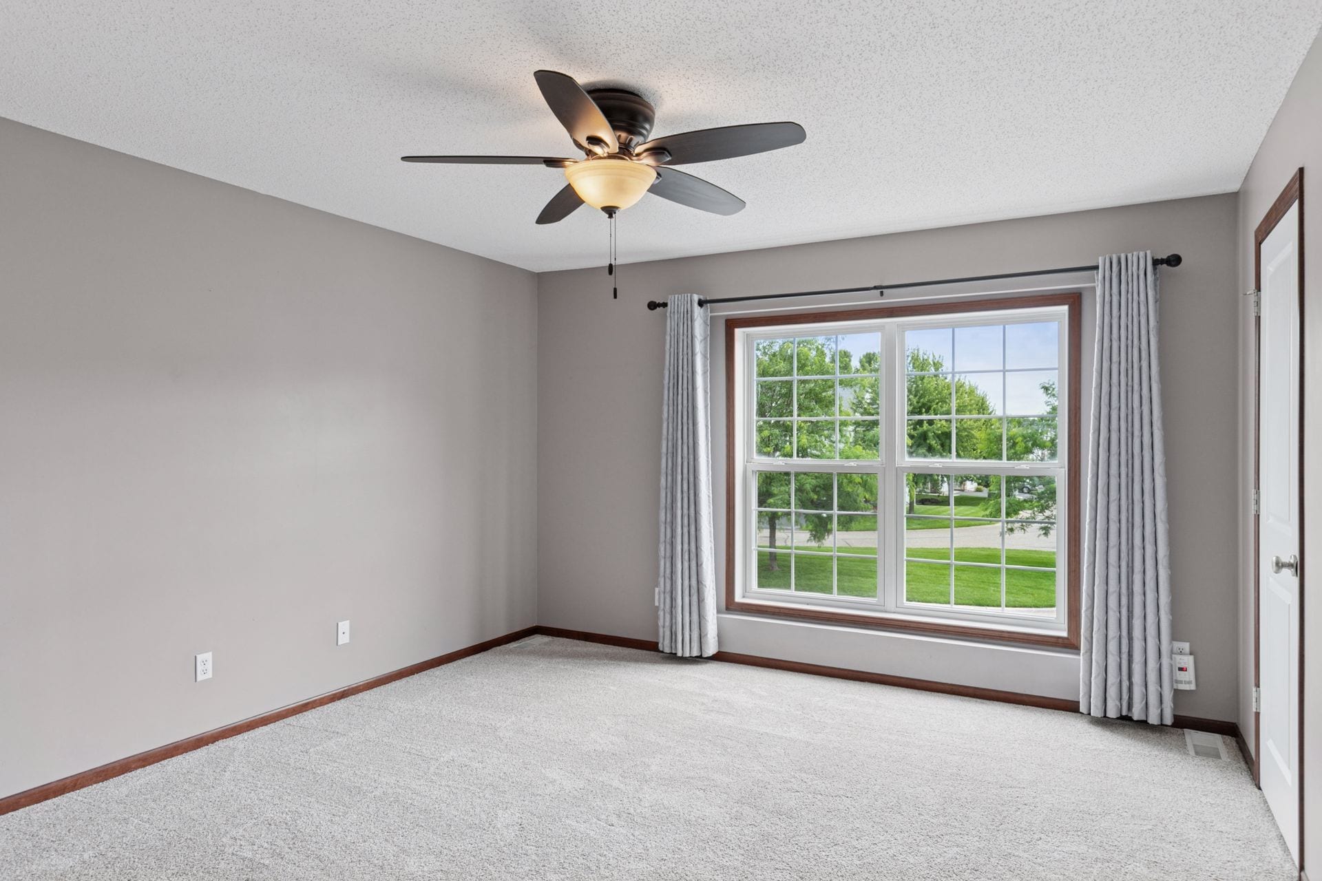 Building Photo - 15424 Foster Dr N