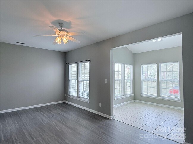 Building Photo - 4917 Sunburst Ln