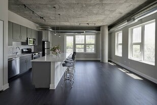 Building Photo - 47 W Polk St