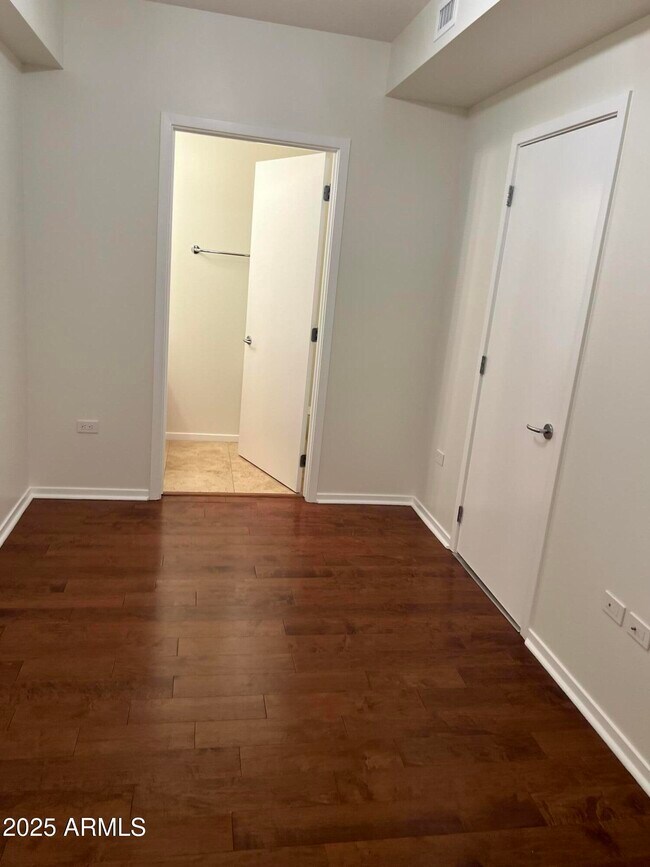 Building Photo - 7127 E Rancho Vista Dr