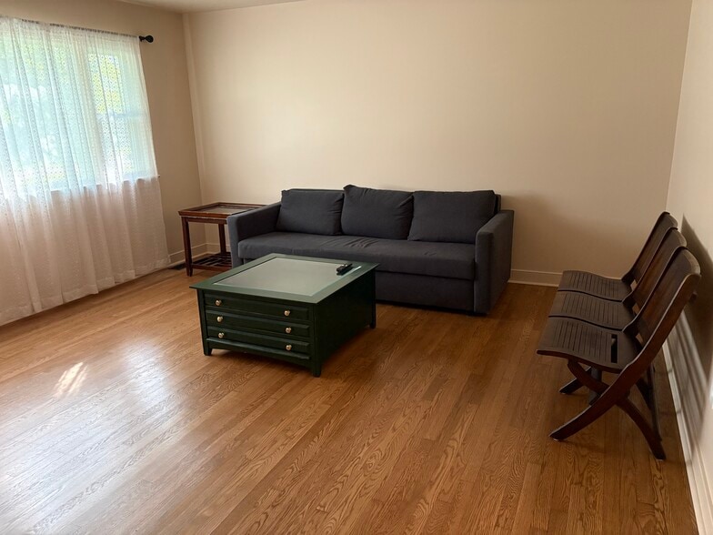 Living room - 3721 Winterhaven Rd