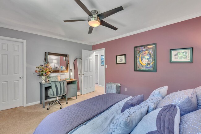 Building Photo - Modern 4 BR Colonial Retreat in River Bend...