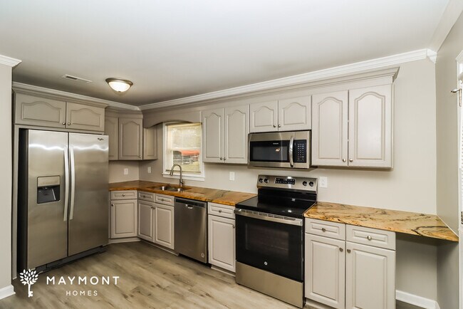 Building Photo - Cute 3 Bedroom Home