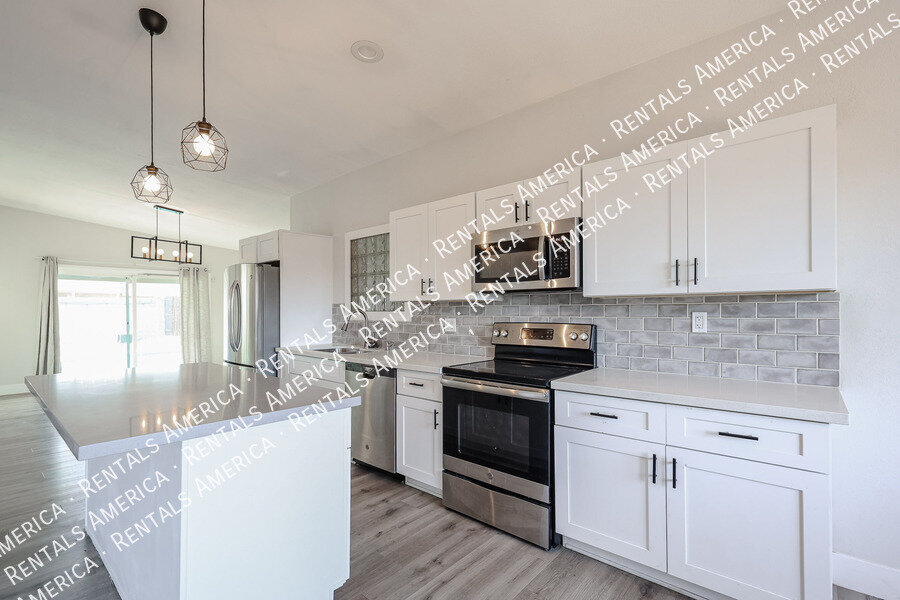 Building Photo - 2110 W Greenbriar Dr