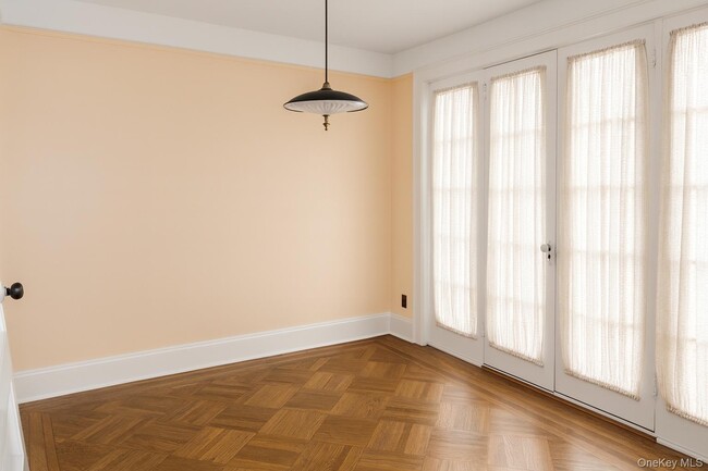 Building Photo - 47-18 39th Pl