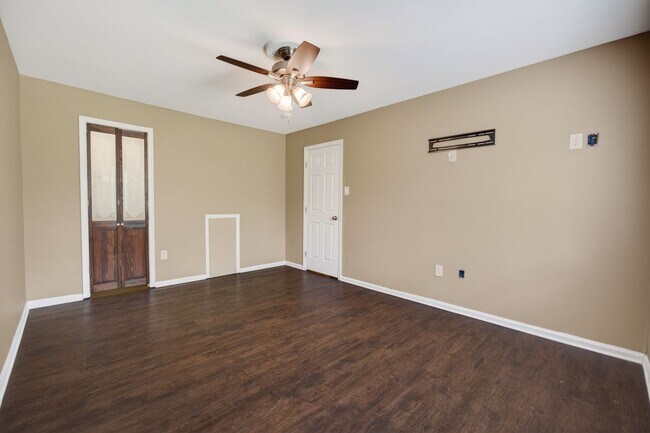 Building Photo - Beautifully Renovated Single-Level Condo in Hatboro-Horsham