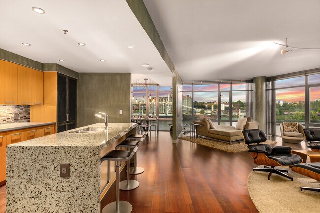 Building Photo - 1260 NW Naito Pky