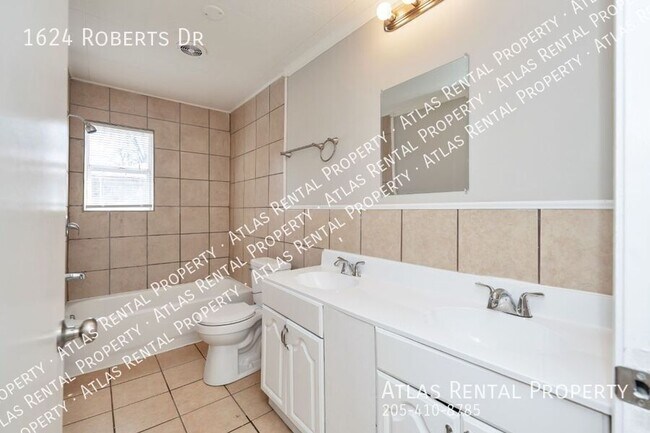Building Photo - 1624 Roberts Dr