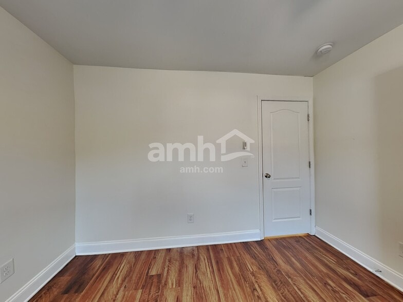 Building Photo - 9013 Ristau Dr