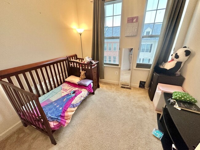 Building Photo - Amazing 4 BR/3.5 BA EOG Townhome in Lanham!