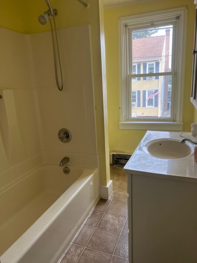 Building Photo - Beautiful Columbia 2 BR for Immediate Move in