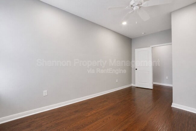 Building Photo - 921 Kern St